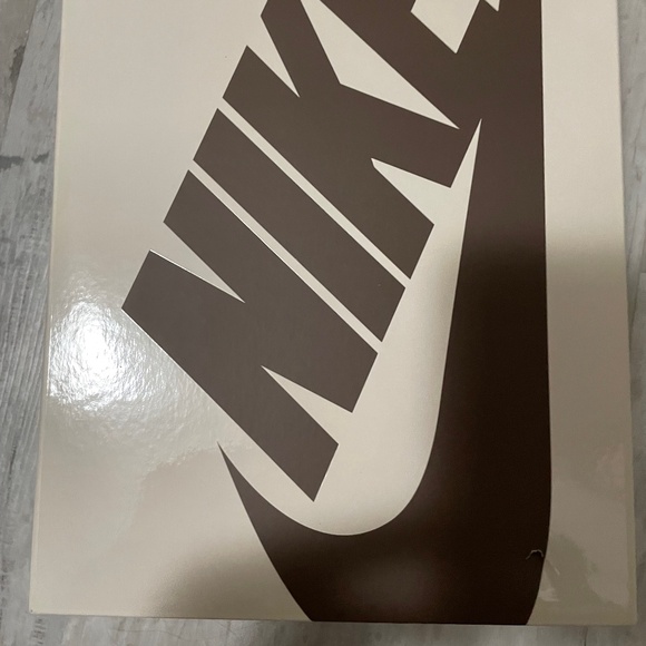 NIKE: Travis Scott x Air Jordan 1 Low "Canary" W8/M 6.5 - Picture 3 of 4